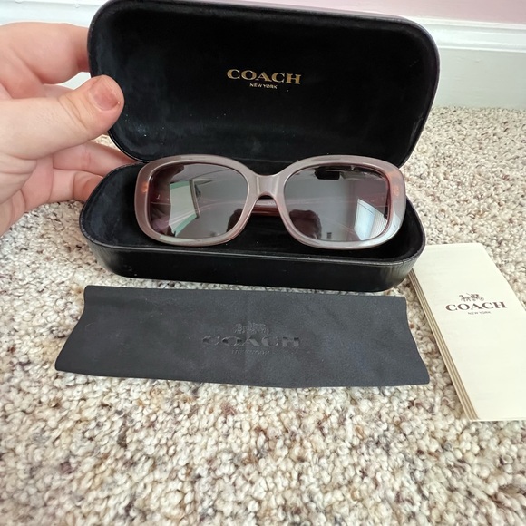 Coach signature Sunglasses style HC 8299 (L1142) - Picture 2 of 6